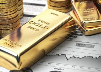 أسعار الذهب تستقر قرب 2000 دولار للأونصة