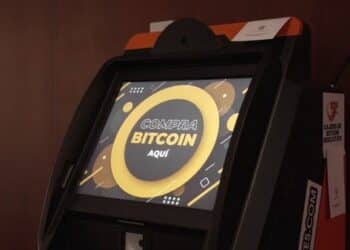 “ستاندرد تشارتر”: سعر عملة “بيتكوين” قد يصل إلى 100 ألف دولار العام المقبل
