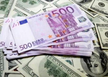 استمرار ارتفاع اليورو أمام الدولار على خلفية توقعات قاتمة