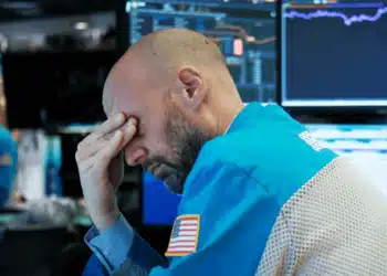 خسائر Apple بلغت 190 مليار دولار في يومين بسبب التطورات بالصين، بينما شهد سهم McDonald’s ارتدادًا قويًا