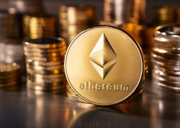الإيثريوم يخالف معظم العملات الرقمية ويشهد ارتفاعًا طفيفًا