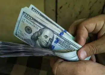 استمرار انخفاض الدولار لأدنى مستوى في شهرين بعد صدور بيانات سوق العمل الأمريكية