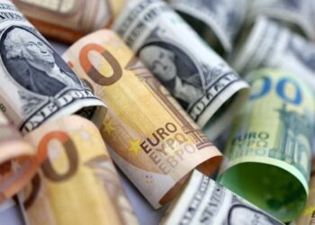 تراجع قيمة الدولار الأمريكي في ظل تداولات هادئة وتجنب المستثمرين للملاذ الآمن