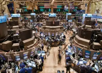 توسيع مكاسب الأسهم الأمريكية بعد إعلان بيانات النمو الاقتصادي وإغلاقها على ارتفاع