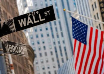 الأسهم الأمريكية توسّع مكاسبها وتحقيق الداو جونز إغلاقاً قياسياً جديداً