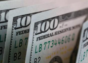 استقرار سلبي للدولار الأمريكي في انتظار تصريحات باول