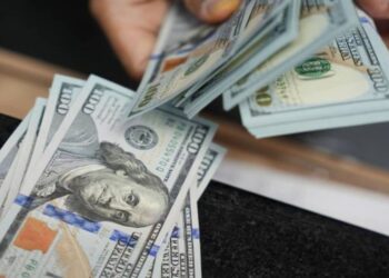 الدولار الأمريكي يتراجع بشكل سلبي قبل إعلان بيانات التضخم