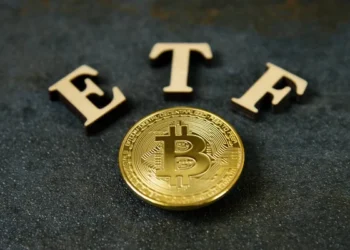 البيتكوين يستقر فوق 75 ألف دولار رغم ضعف تدفقات صناديق الـETF