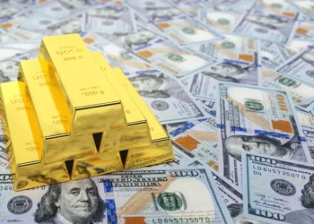 الذهب يرتفع مع تراجع الدولار وسط توقعات بوصوله 2100 دولار