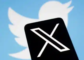 إيلون ماسك يوضح سبب تغيير اسم Twitter ل X