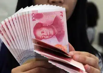 استمرار خسارة اليوان لـ 9 أشهر بعد خفض مفاجئ بأسعار الفائدة الصينية