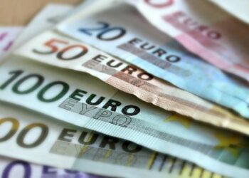 اليورو يتخلى عن أعلى مستوى في 15 عامًا مقابل الين بسبب عمليات جني ‏الأرباح