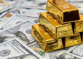 أسعار الذهب تسجّل ارتفاعًا فوق 1,900 دولار بفضل انخفاض الدولار الأمريكي