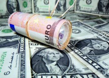 يقترب الدولار من أعلى مستوى له في 4 أسابيع بفضل التصريحات الفدرالية