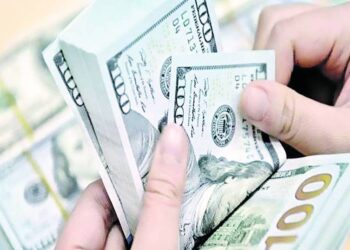 الدولار يعاود الاستقرار قبل سلسلة من البيانات الاقتصادية والين تحت ضغط