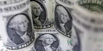 استقرار سعر الدولار وتراجع الين مع ترقب صدور بيانات التضخم الأميركية