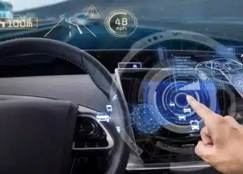 شركة تصنيع سيارات كهربائية تطرح هاتفاً ذكياً جديداً… تعرف على ميزاته!