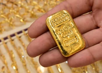 ارتفاع سعر الذهب ضمن المنطقة الإيجابية بفضل تباطؤ عوائد السندات الأمريكية