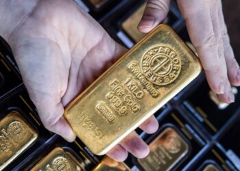 الذهب يتراجع عن أعلى مستوى له خلال أسبوعين قبل إعلانات الاحتياطي الفيدرالي
