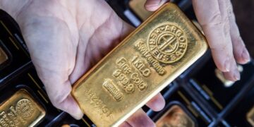 الذهب يتراجع عن أعلى مستوى له خلال أسبوعين قبل إعلانات الاحتياطي الفيدرالي