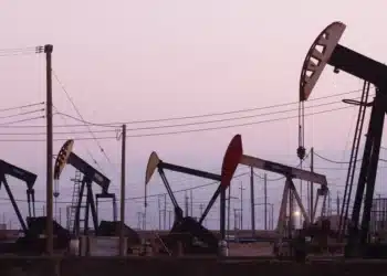 انخفاض أسعار النفط وسط مخاوف من تراجع الطلب بالصين