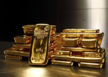 أسعار الذهب تتراوح بالقرب من أعلى مستوى لها خلال شهرين ونصف
