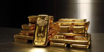 أسعار الذهب تتراوح بالقرب من أعلى مستوى لها خلال شهرين ونصف