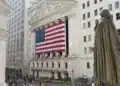 الأسهم الأمريكية تغلق على ارتفاع محققة مكاسب أسبوعية