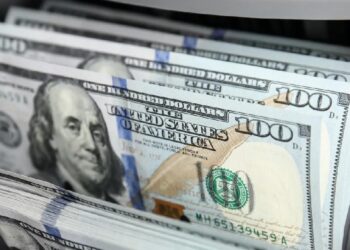 ارتفاع الدولار لليوم الثالث على التوالي وانتظار خطاب “جيروم ‏باول”‏