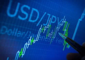 هل يتدخل بنك اليابان لوقف انهيار الين؟ تحليل زوج USD/JPY يوم 13 مايو 2026