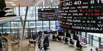 تباين الأسهم الأوروبية وسط ضغوط على قطاع التكنولوجيا وانتظار قمة الناتو