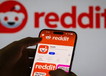 سهم Reddit يتراجع بنحو 30% عقب صدور توقعات مخيبة للآمال